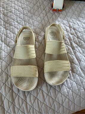 REEF women’s Cream Sandals size 8